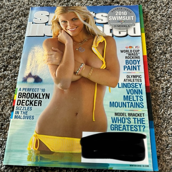 Sports Illustrated Swimsuit Issue Magazine Winter 2010
Brooklyn Decker - Picture 1 of 9